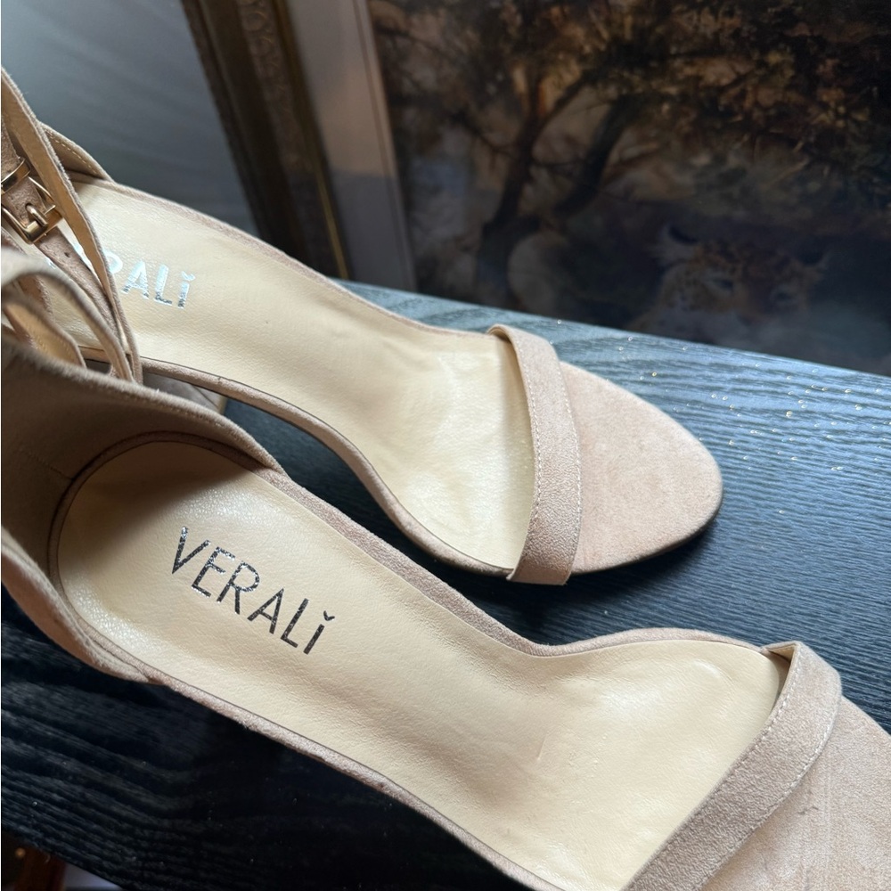 Heels - Picture 4 of 4